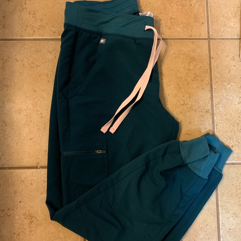 FIGS scrubs set limited edition